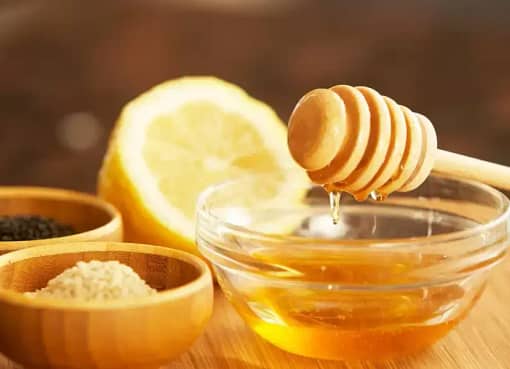 Advantages-Of-Using-Honey-Water